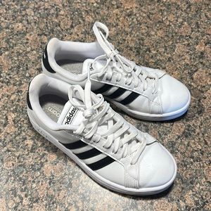 Size 7 Adidas Grand Court Shoe